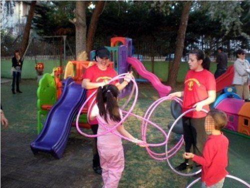 Giochi per bambini a festa di compleanno