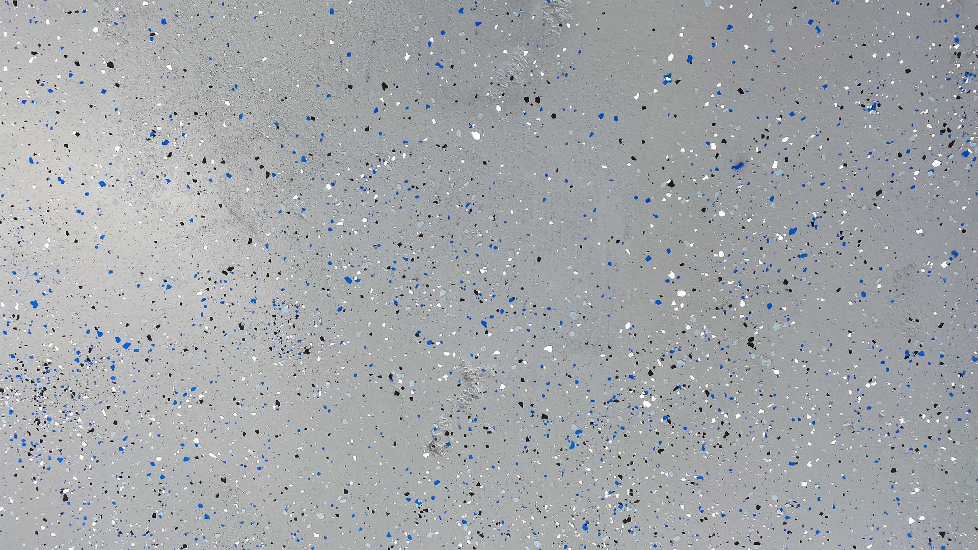 Gray speckled floor with black, blue, and silver flecks.