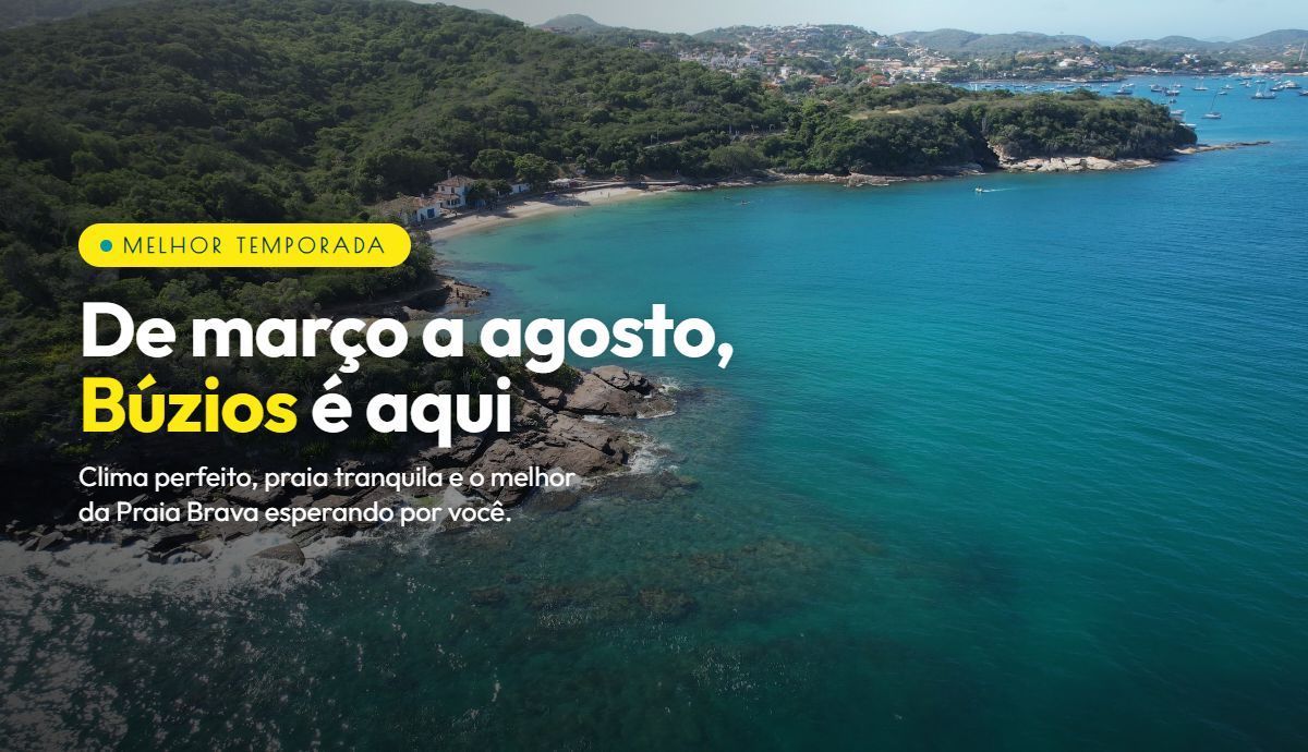 Casal jantando com vista para o mar no Silk Beach Club