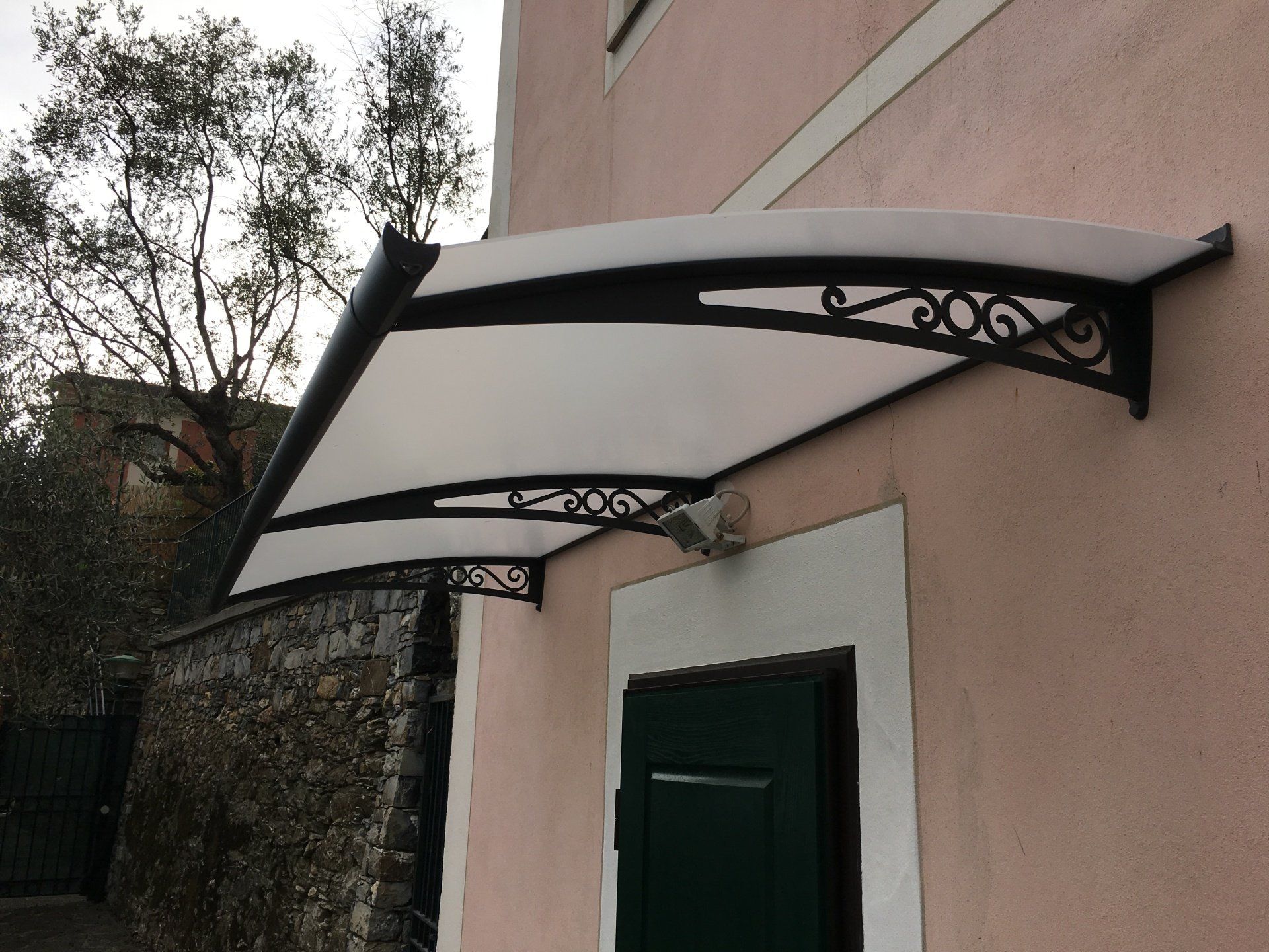 porta con tenda da sole