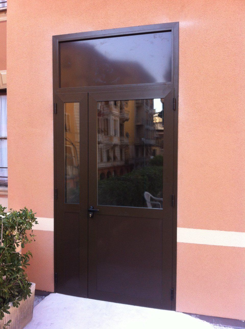 portone antipanico chiuso