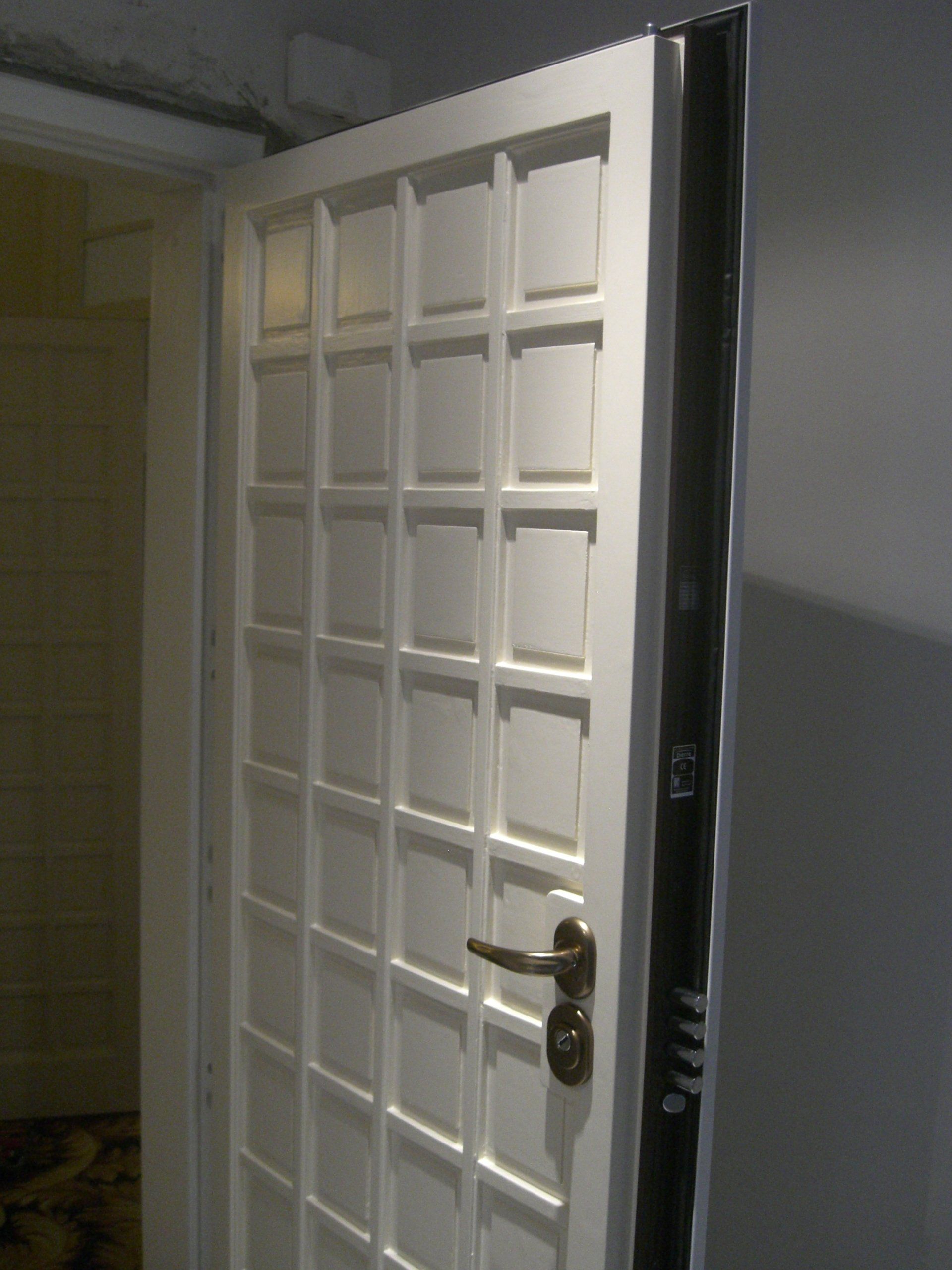 porta a quadri blindata aperta