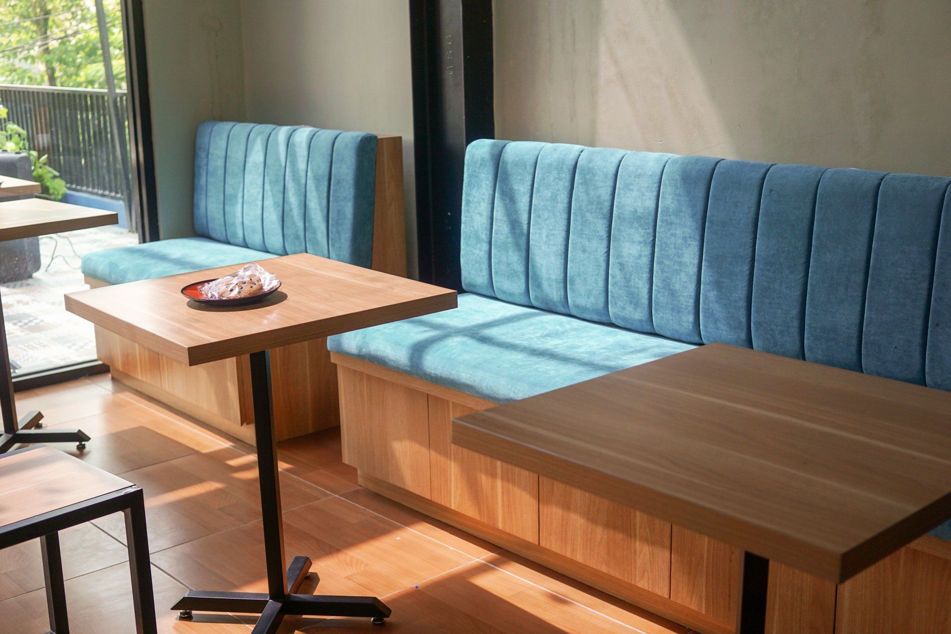 woooden sofa set with table