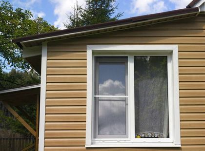 A small house with a window on the side of it.
