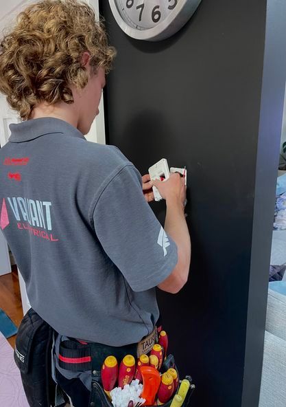 A man wearing a gray shirt that says northwest on the back