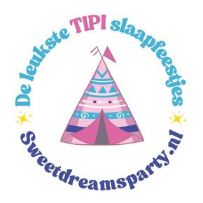 Pastel party logo with a teepee and curved text: “De leukste TIPI slaapfeestjes Sweetdreamsparty.nl”