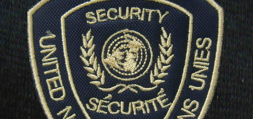 Ricami loghi su cappellini