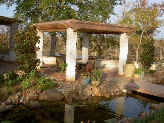 Evergreen Wisteria on Column — Dayton, TX — Precision Lawns