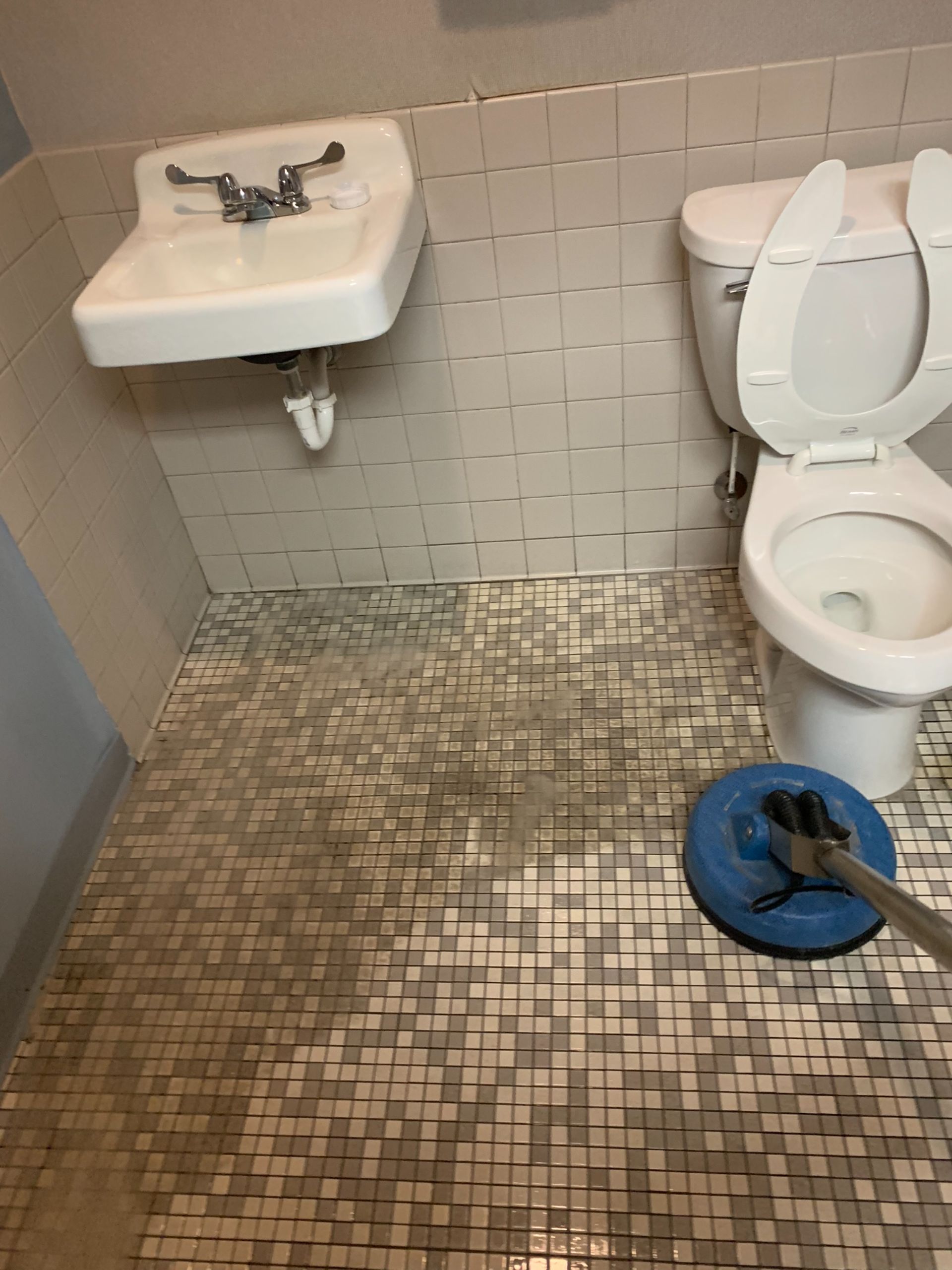 bathroom floor cleaning