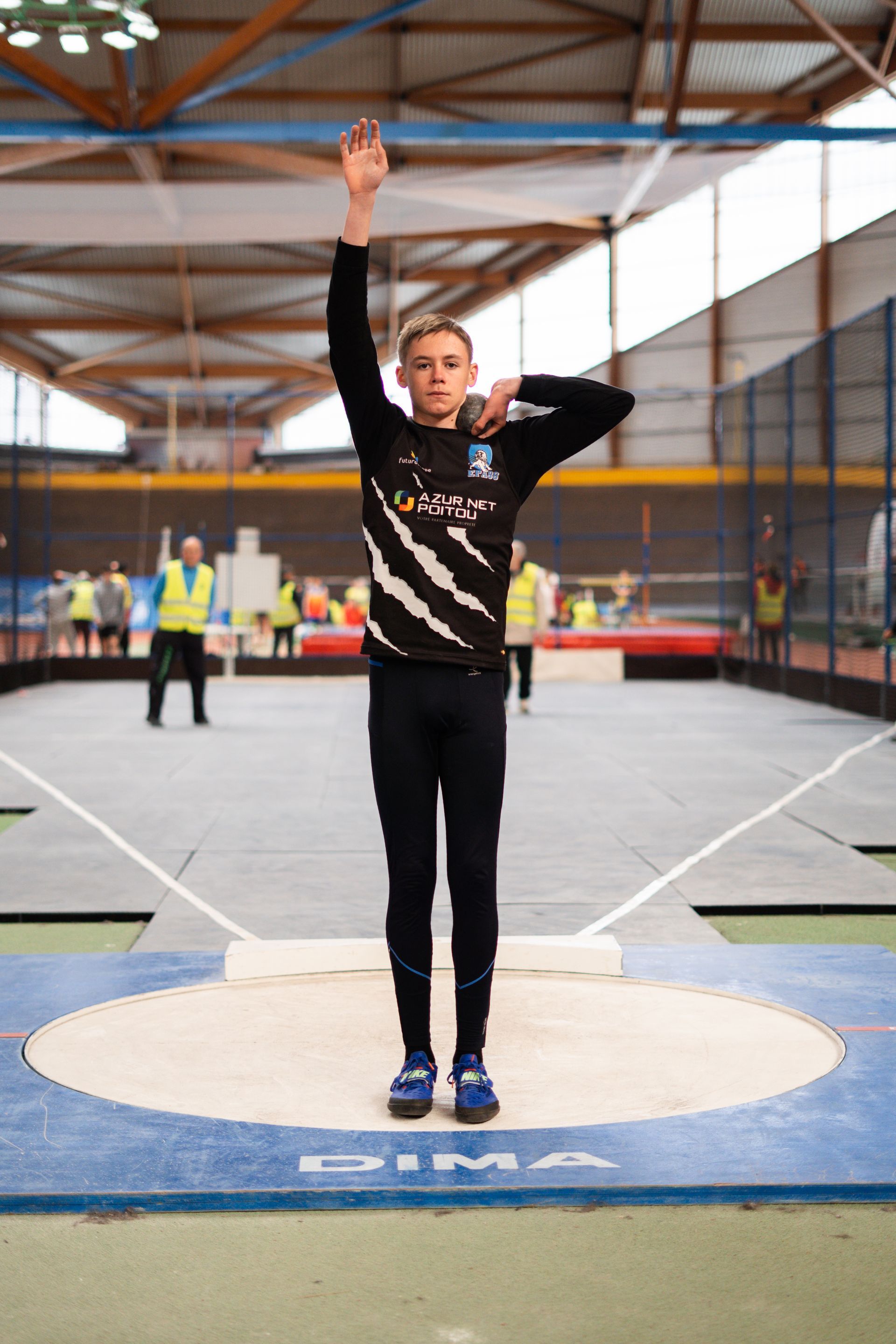 Augustin Faure lance le poids à Bordeaux