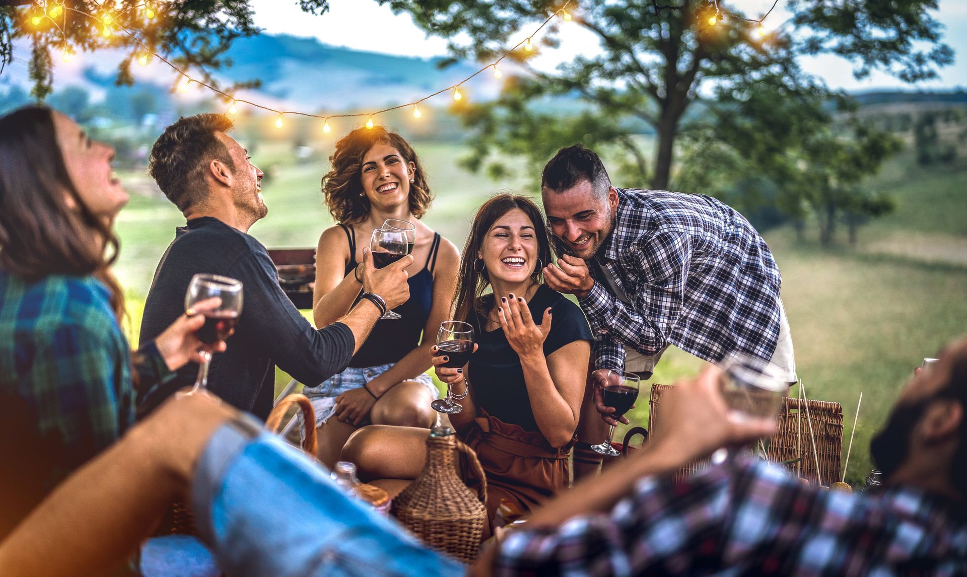 Happy guests enjoying Starlite Tours' exclusive winery discounts and personalized service in Verde Valley
