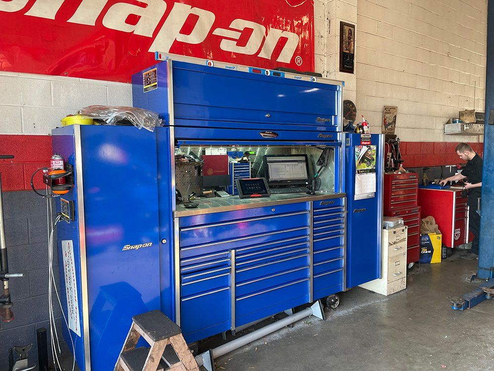 Auto Repair Shop Working Tools And Gadgets — Hagerstown, MD — Guaranteed Truck & Auto Repair