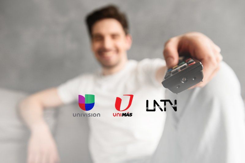 Univision and unimás logos