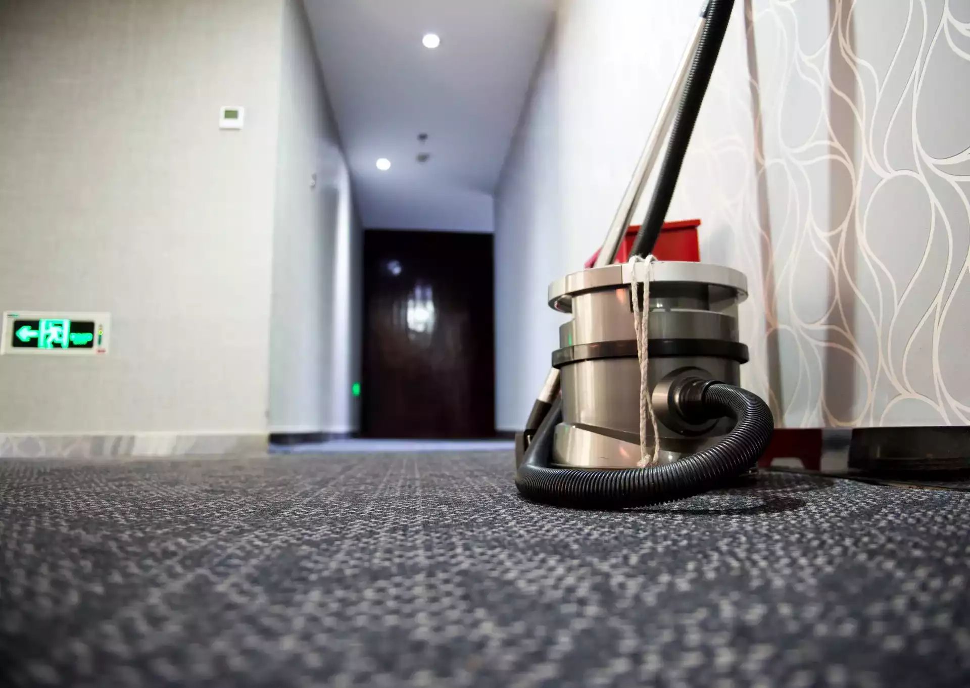 a vacuum cleaner is sitting on the floor in a hallway