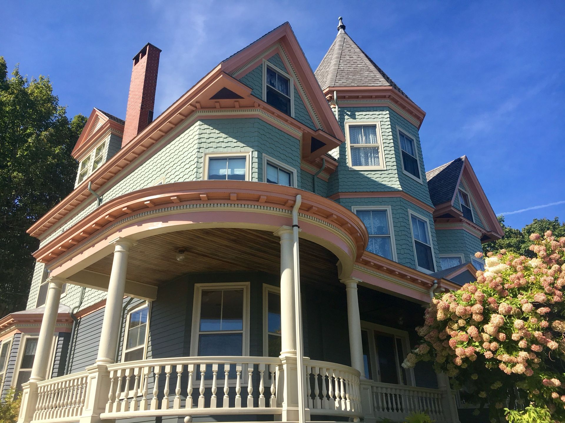 A green and pink house