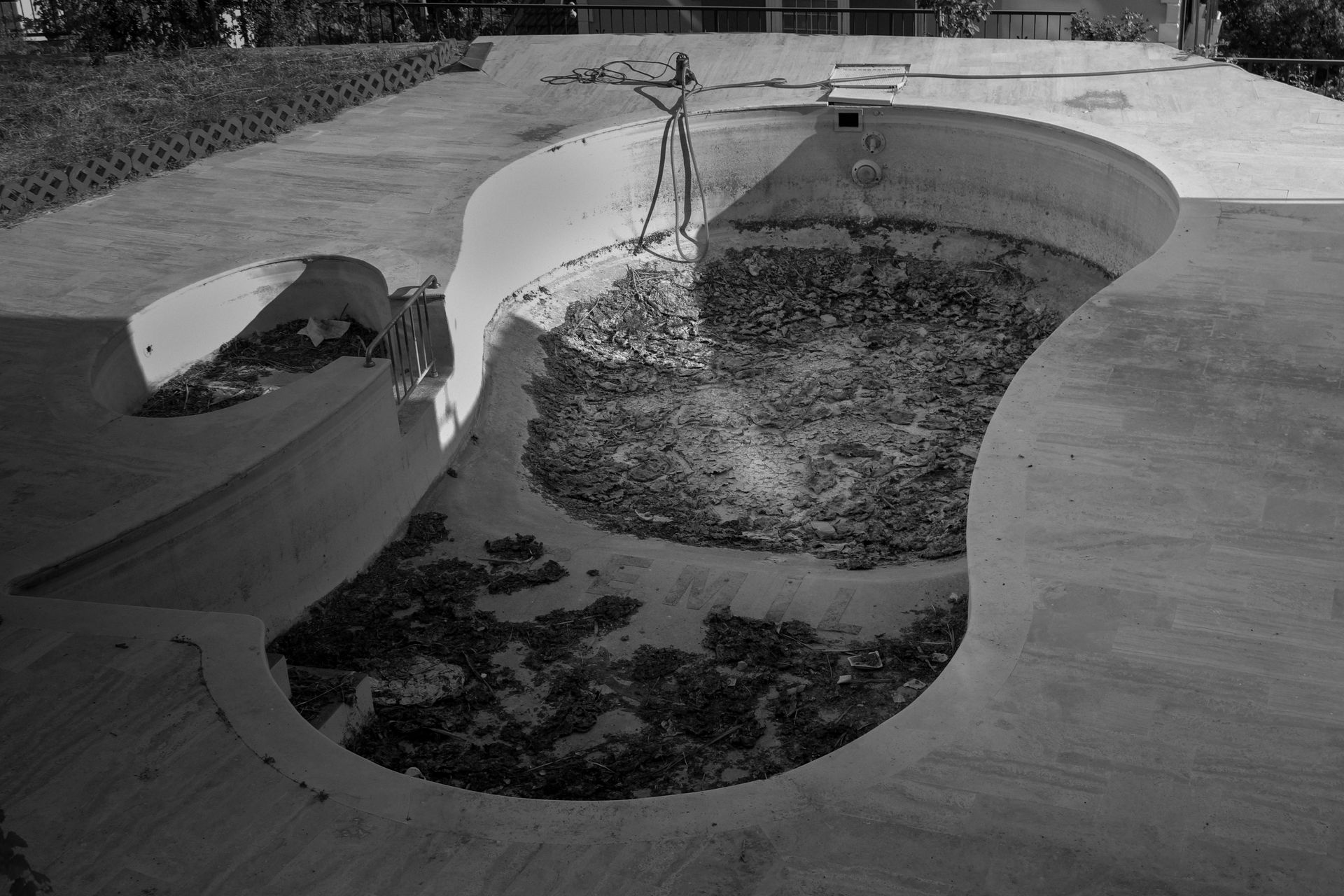 Leaking pool ready for Manly Maids to repair.
