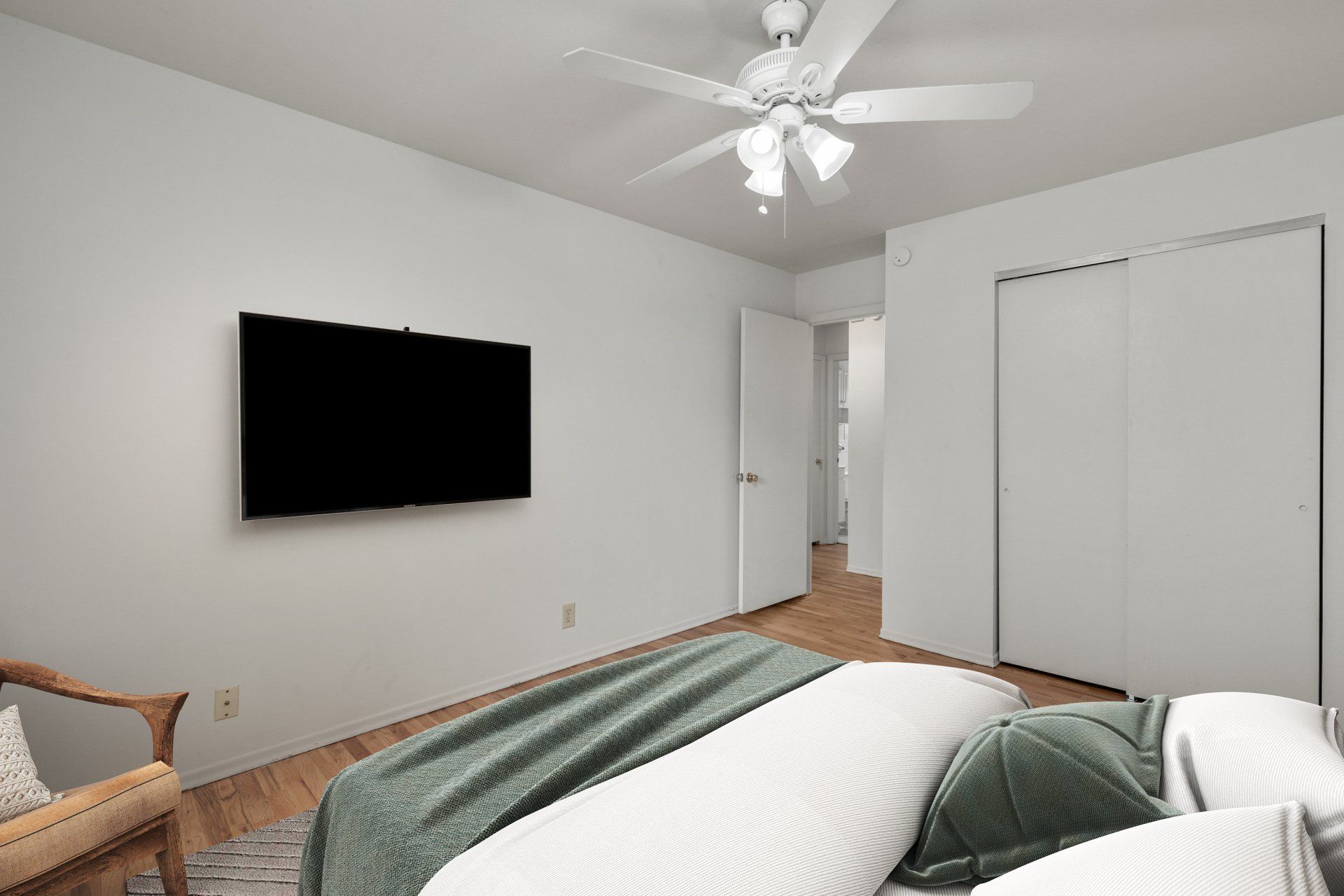 Leslie Apartments bedroom with ceiling fan