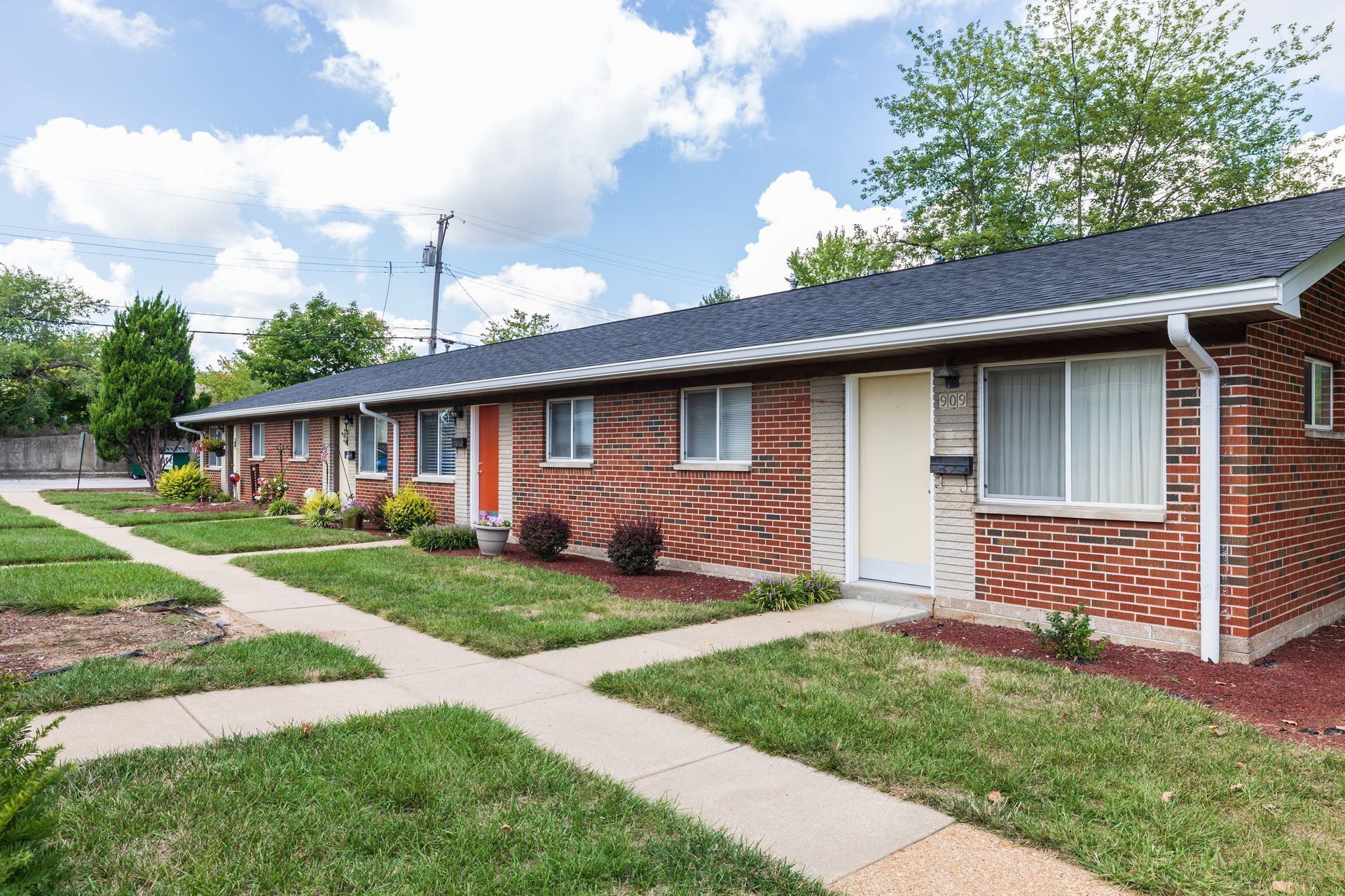 Villa Roma Apartments exterior front