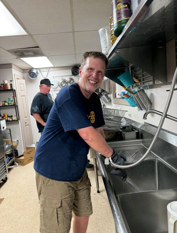 a picture of allen fetters cleaning dishes at a food kitchen