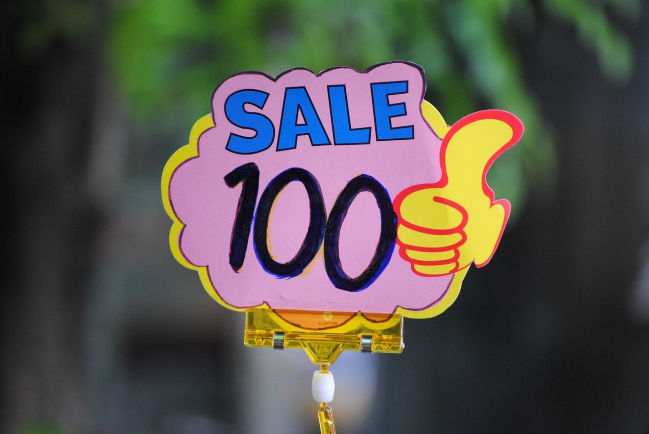A cell phone with the words `` discount code '' on the screen.