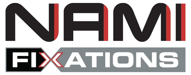 Logo pour NAMI FIXATIONS, avec un texte noir, rouge et blanc sur fond gris et un X rouge stylisé dans « FIXATIONS ».