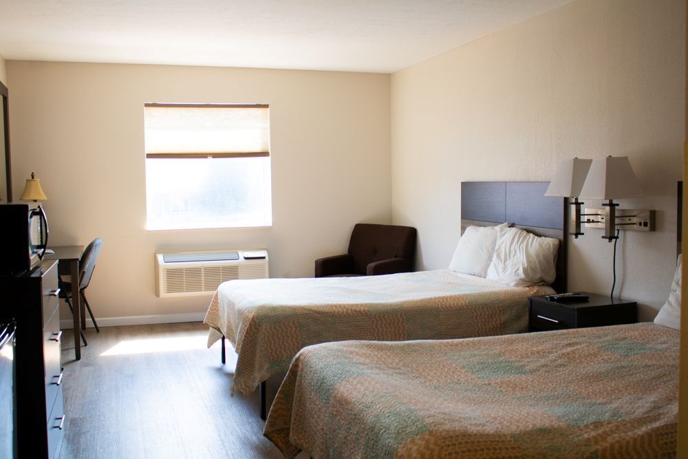 2 Double Beds Interior - Commodore Resort, Put-In-Bay, Ohio