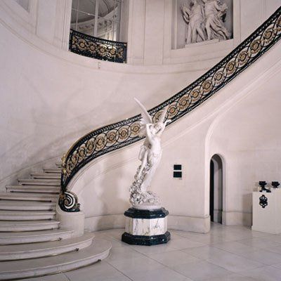 The stairway inside featured inside Elektra King's Baku residence in The World Is Not Enough (1999)