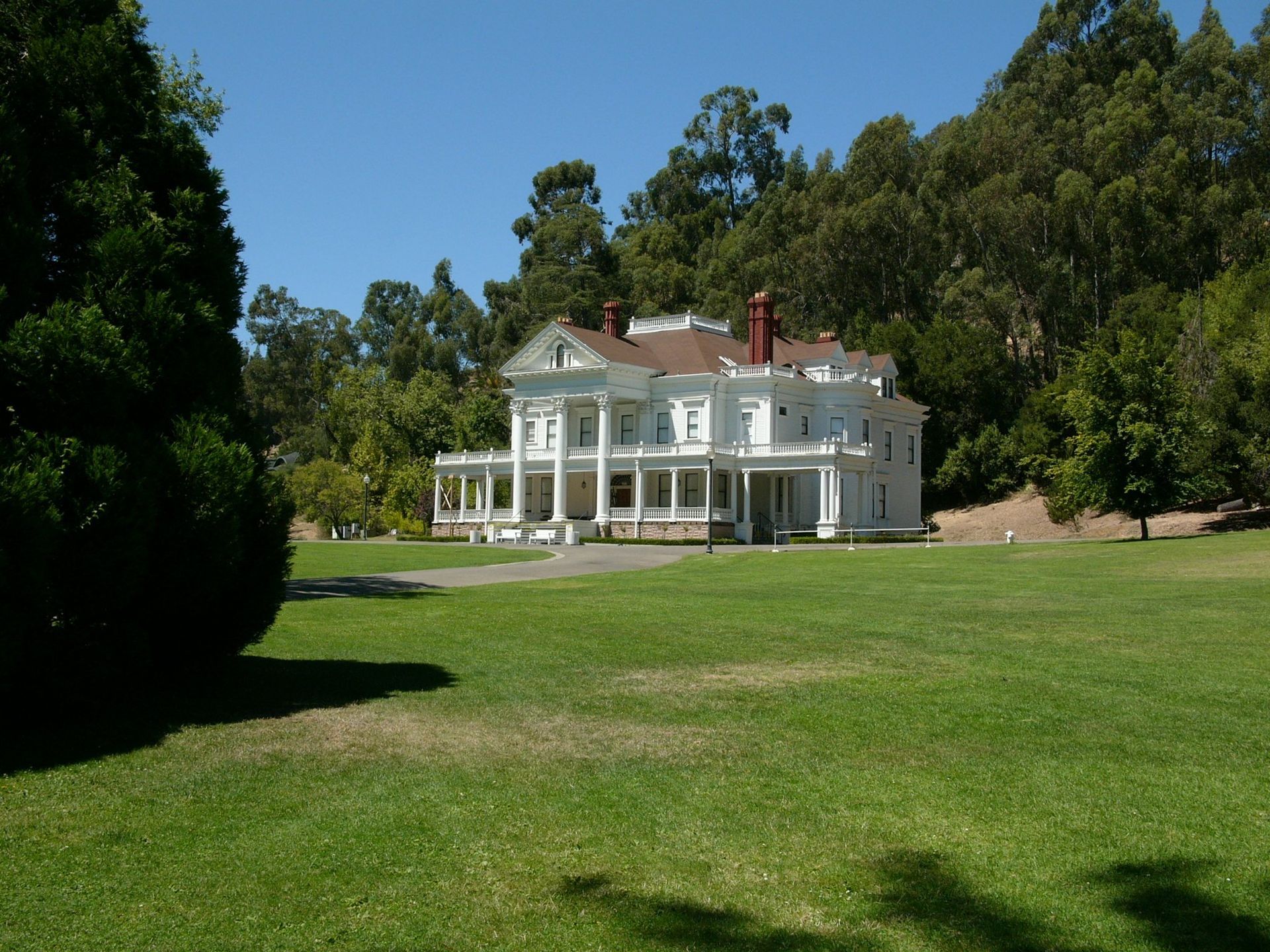 Dunsmuir House, Stacey Sutton's house in A View To A Kill (1985)