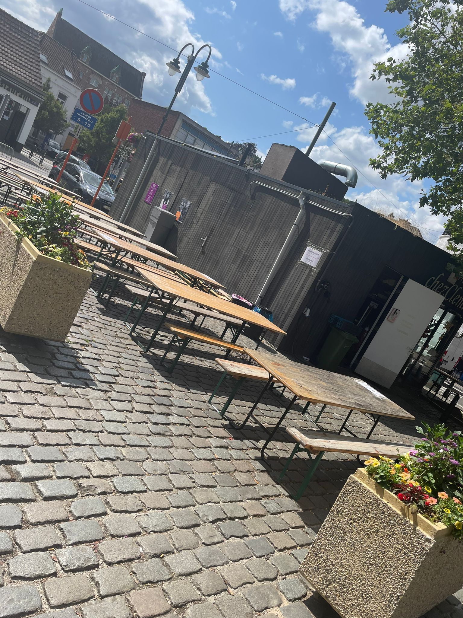 Terrasse chez Célémentine friterie éco-responsable Uccle