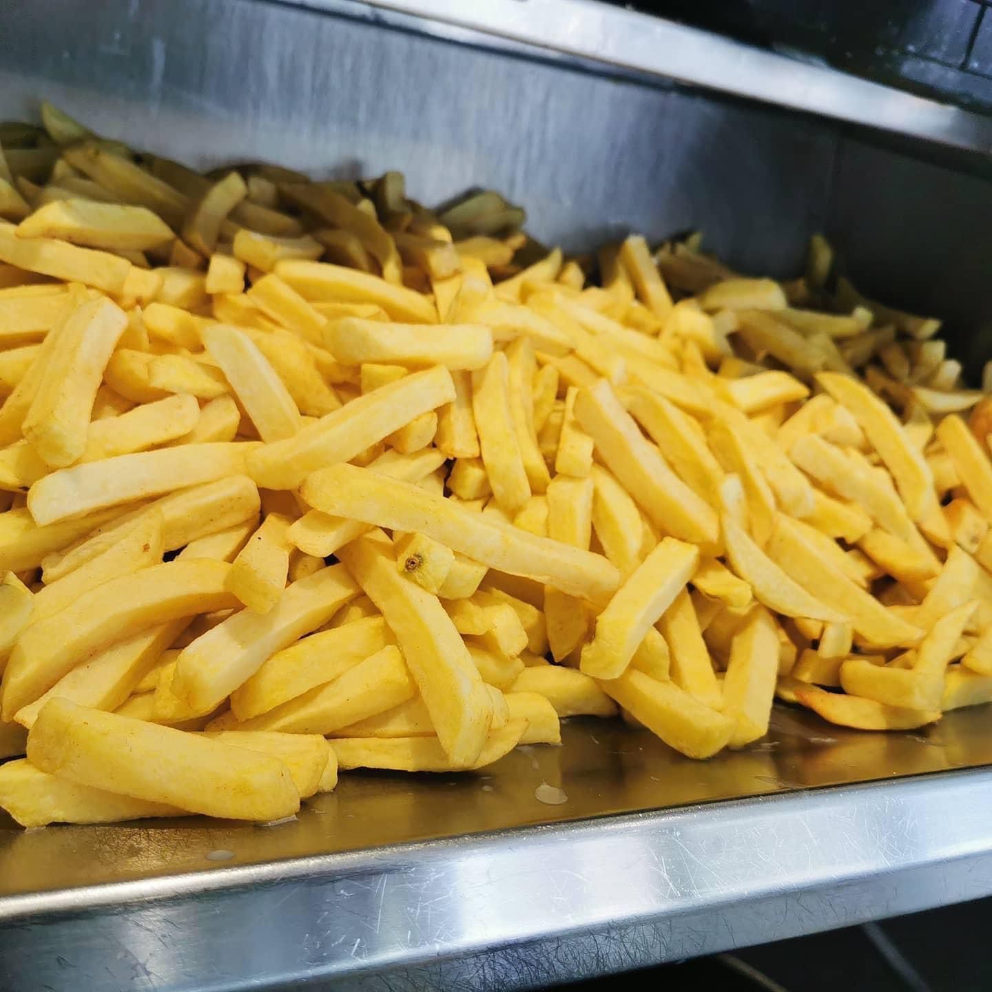 friterie chez clementine à uccle - bruxelles - frites fraiches et maison