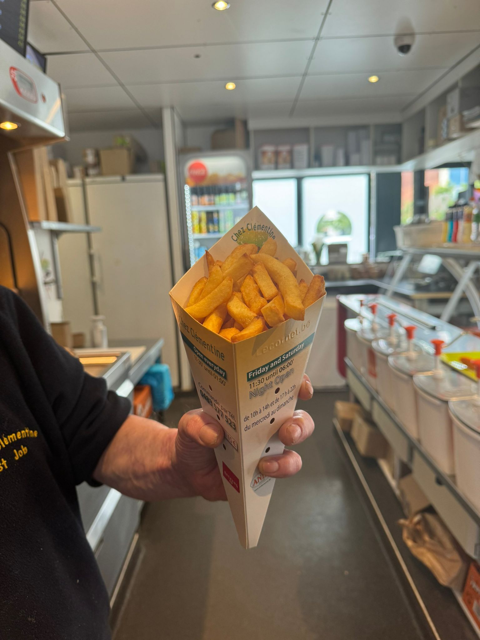 Vrai burger à commander sur uber eats - chez clementine - friterie à uccle - bruxelles