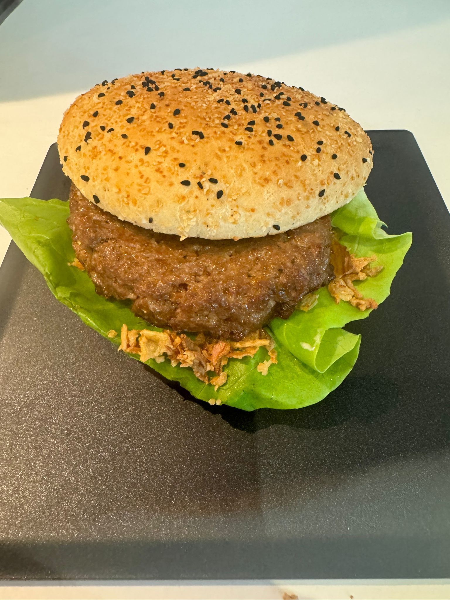 Burger maison avec vraie viande - friterie chez clementine à uccle - bruxelles