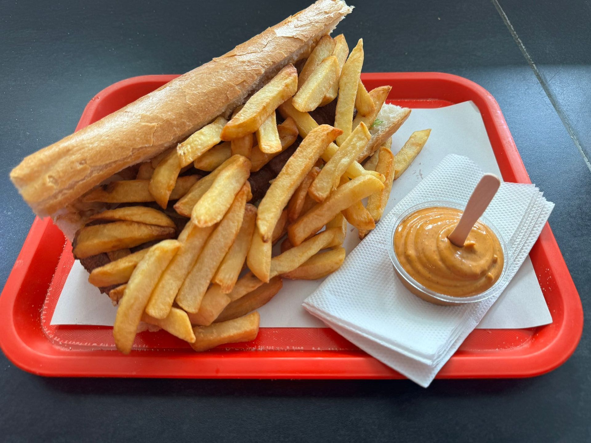 Chez clémentine - friterie - uccle - bruxelles - mitraillettes avec frites maison