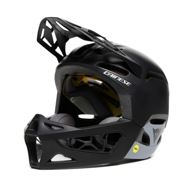 Un casco nero con la scritta Dainese sopra