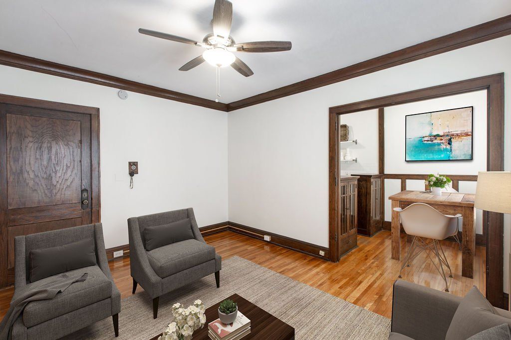 1435 West 31st St Living Room