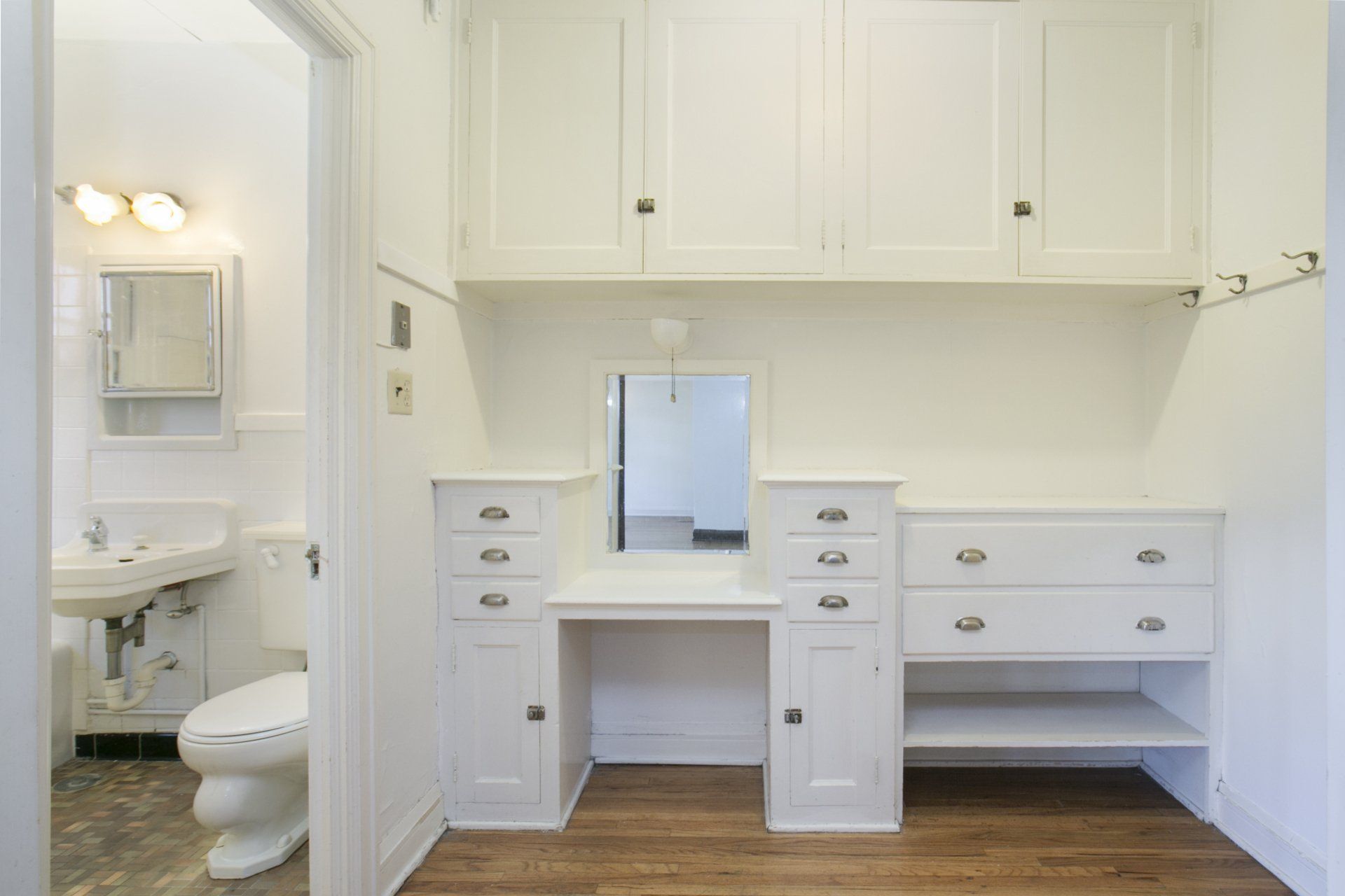 2120 Aldrich Ave S Bathroom