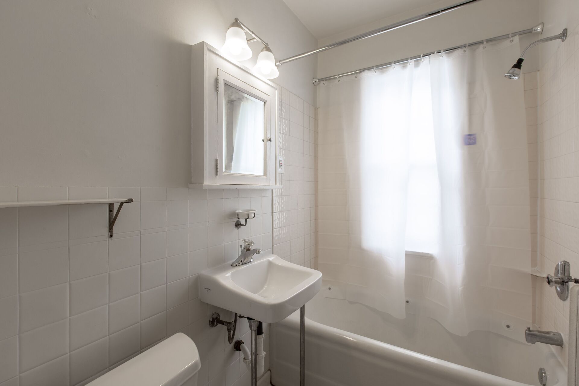 2434 Dupont Ave S Hallway