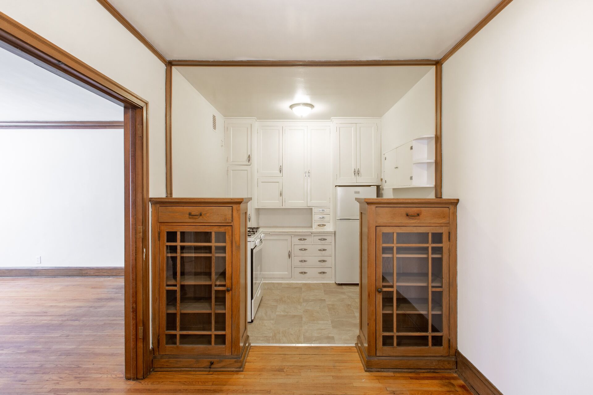 2434 Dupont Ave S Living Room