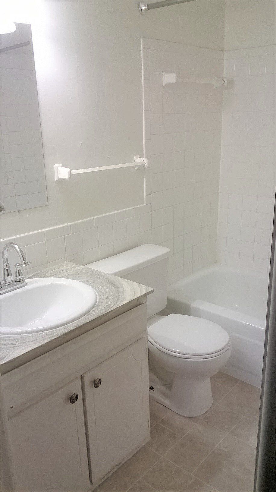 2440 Dupont Ave S Bathroom