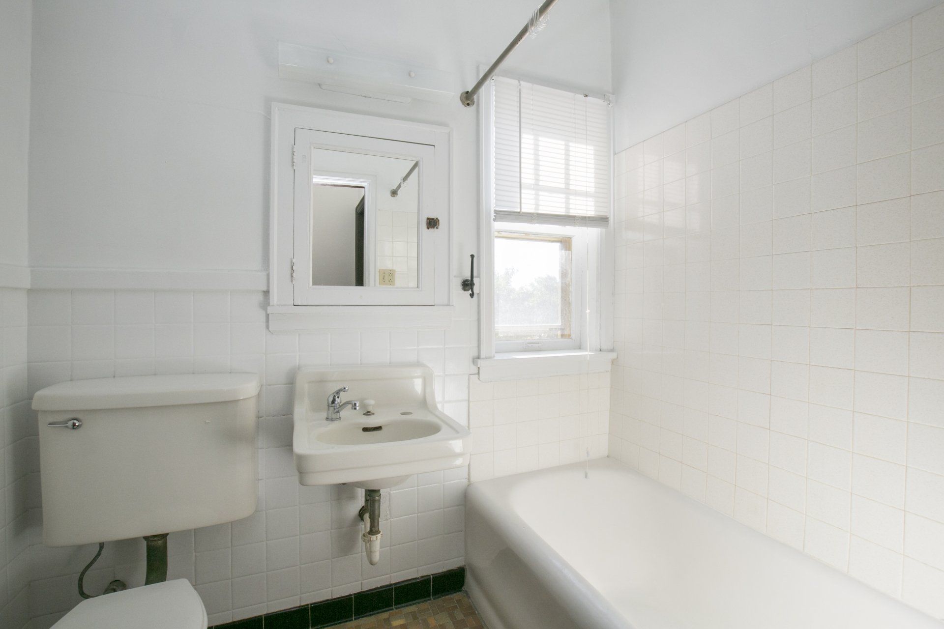 2446 Colfax Ave S Bathroom