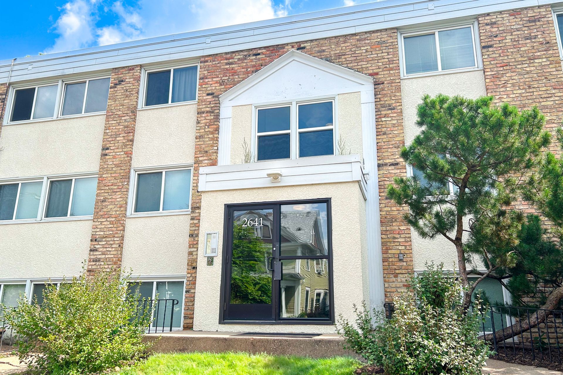 2641 Garfield Ave S