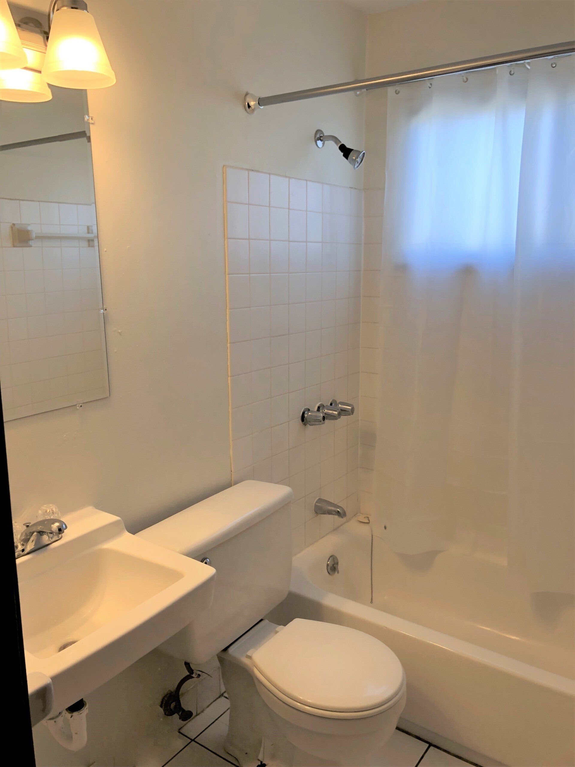 2655 Colfax Ave S Bathroom