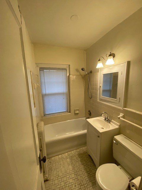 Belmont Apartments Bathroom