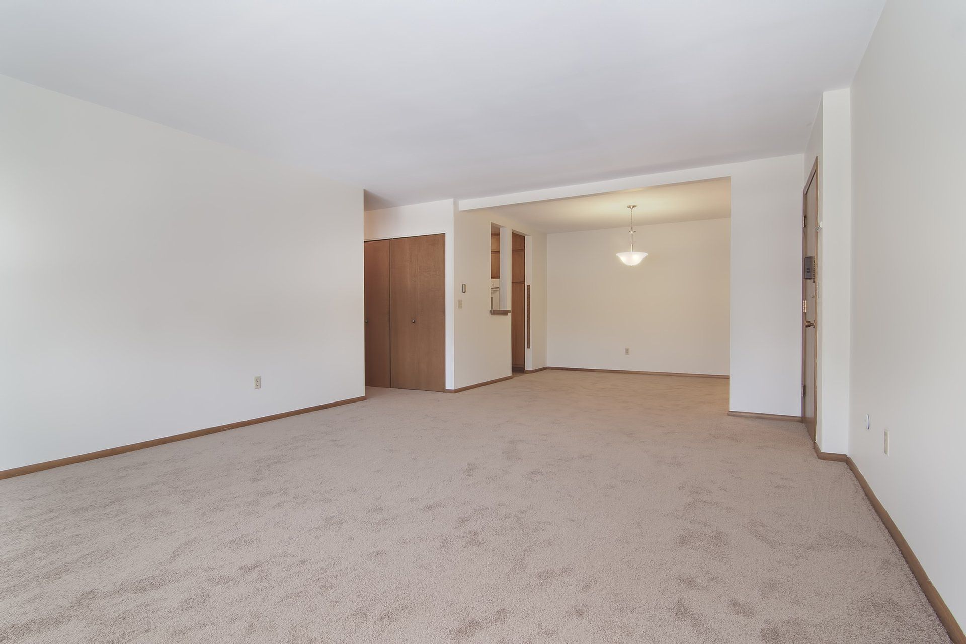 515 Cleveland Ave Living Room