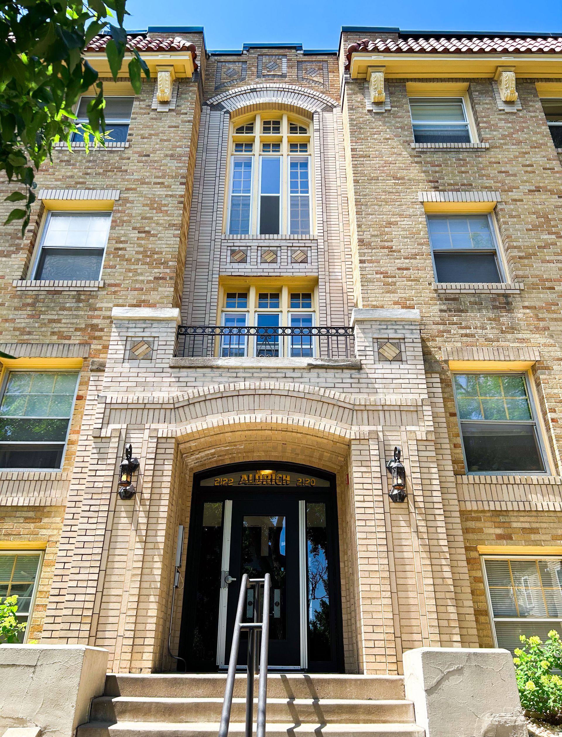 2120 Aldrich Ave S
