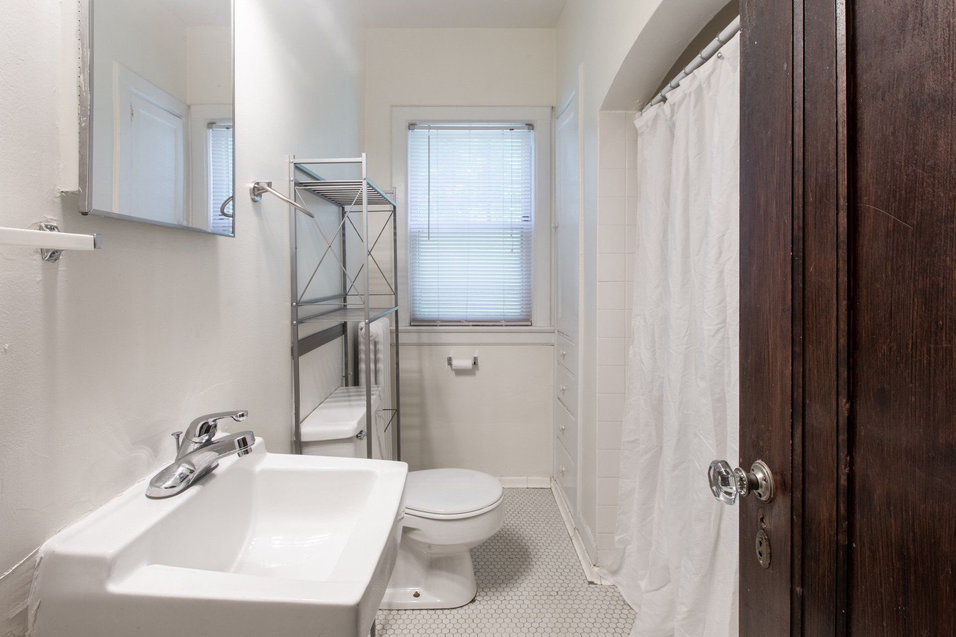 3508 Dupont Ave Bathroom