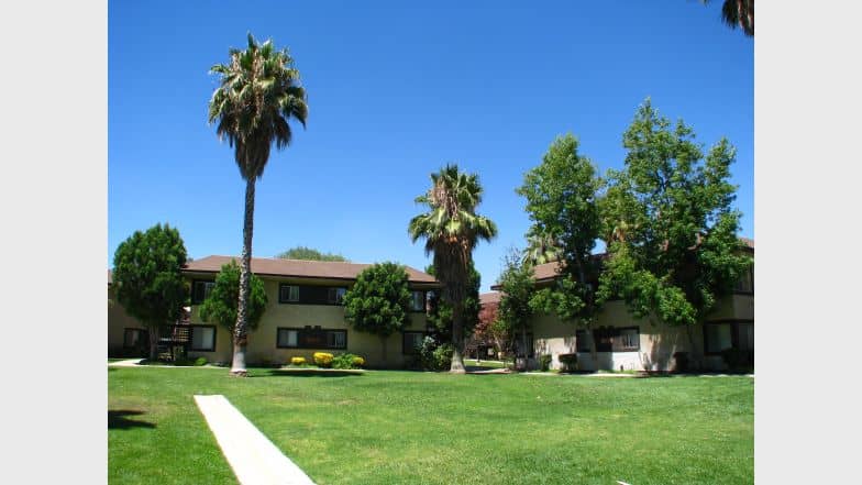 Country Hills Apartment Homes Photos