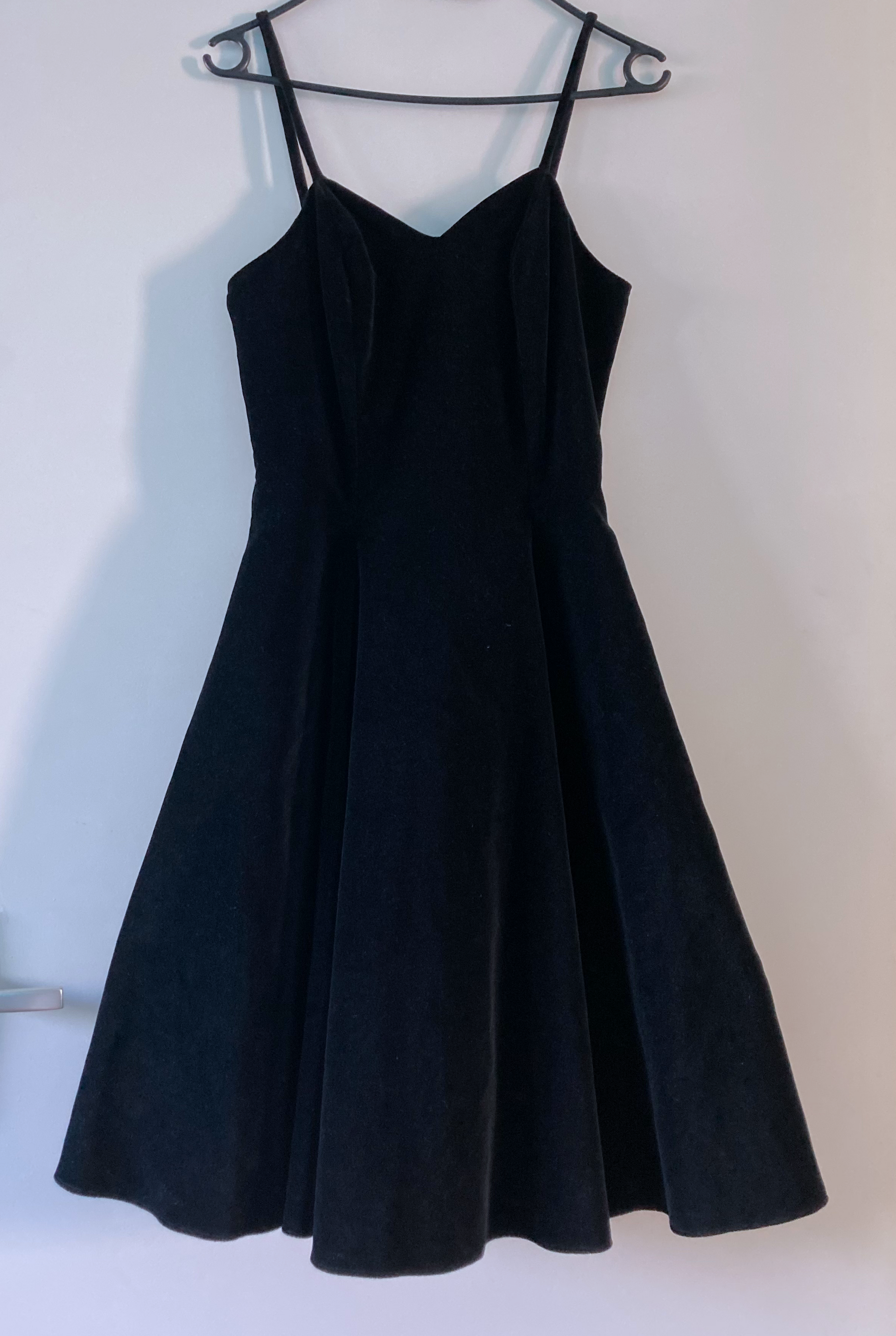 Fluwelen vintage zwarte jurk Fluwelen vintage zwarte jurk