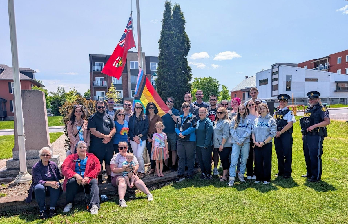 2025 - Levée du drapeau de la fierté à Rockland, Ontario