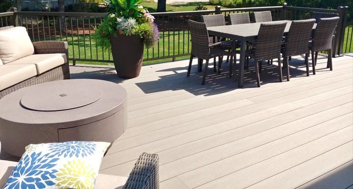 There is a table and chairs on the deck.